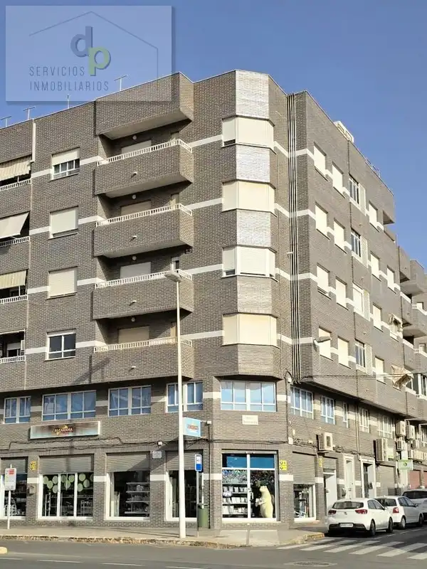Piso con terraza en venta en Carrer Riu Xúquer 43, imagen 2
