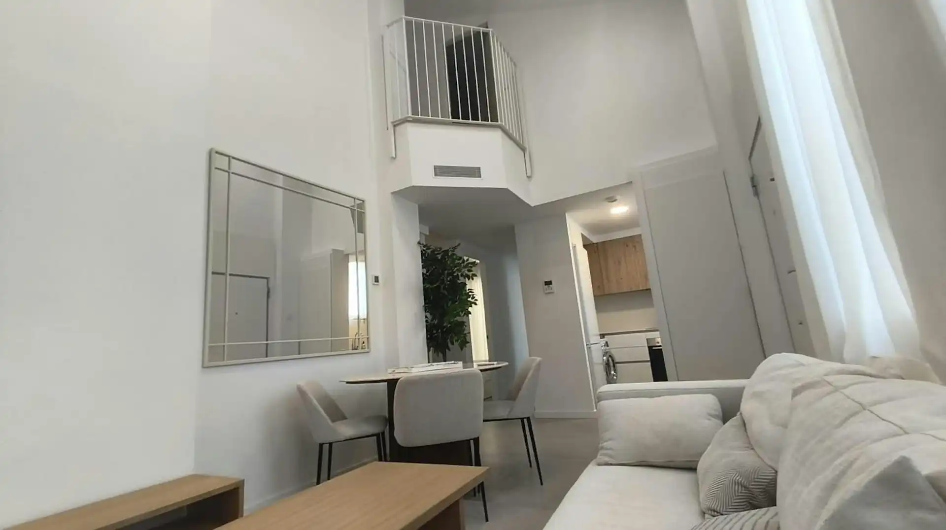 Wohnzimmer von Wohnung zur Miete in Valencia mit Klimaanlage, Heizung und Privatgarten