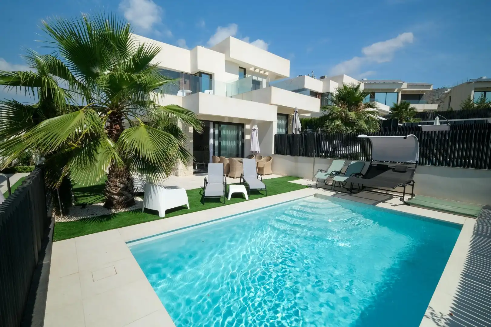 Piscina de Casa o chalet de alquiler en Finestrat con Aire acondicionado, Calefacción y Jardín privado