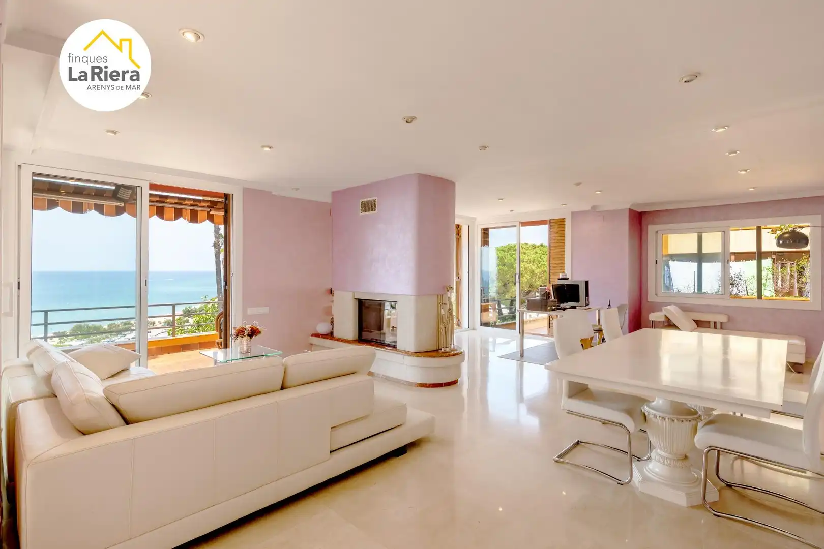 Sala de estar de Casa o chalet en venta en Arenys de Mar con Aire acondicionado, Calefacción y Jardín privado