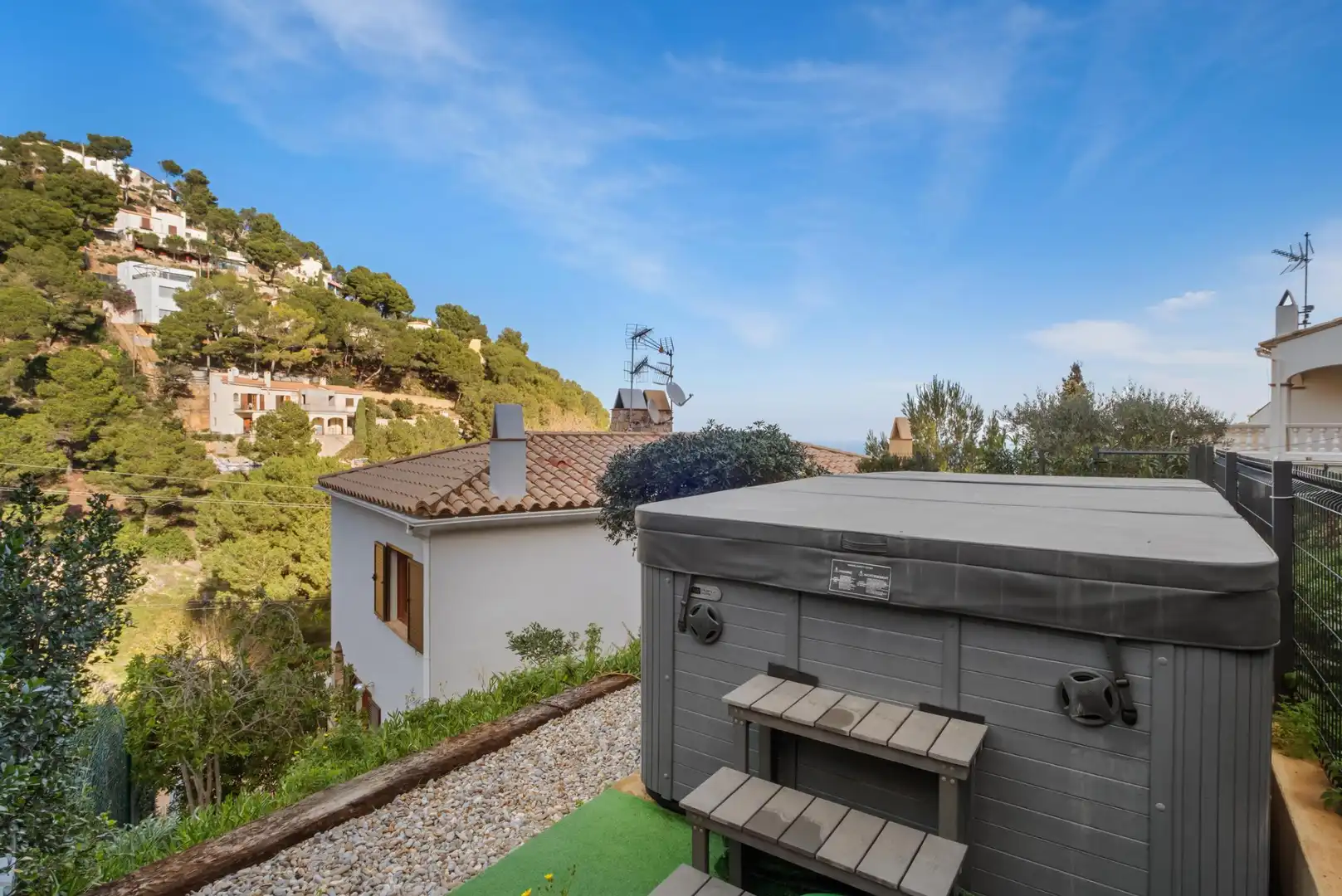 Vista exterior de Casa adosada en venta en Begur con Terraza, Amueblado y Jacuzzi
