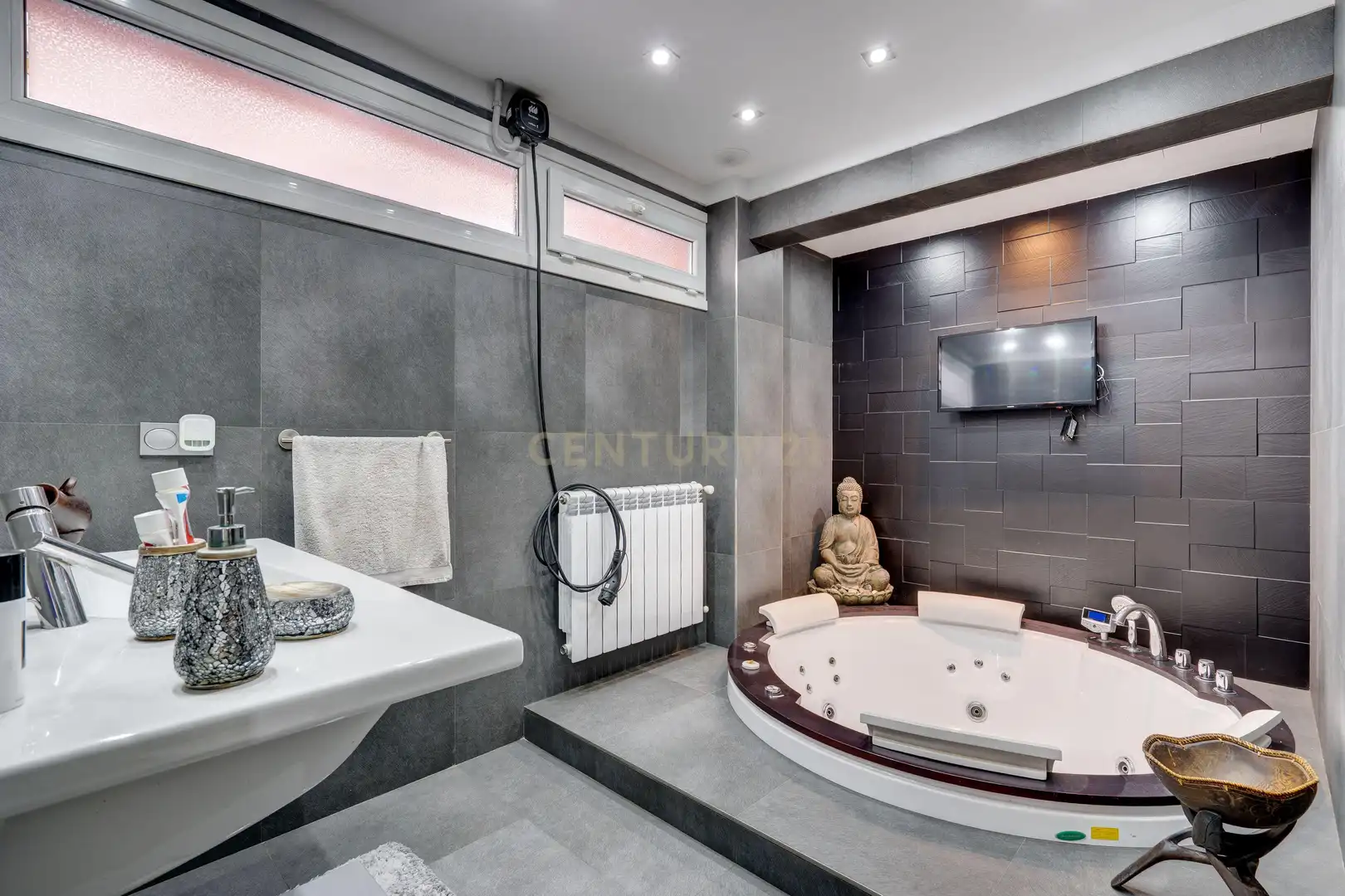 Badezimmer von Wohnungen zum Verkauf in Donostia - San Sebastián 