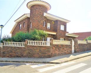 Exterior view of House or chalet for sale in El Vendrell  with Private garden, Terrace and Storage room