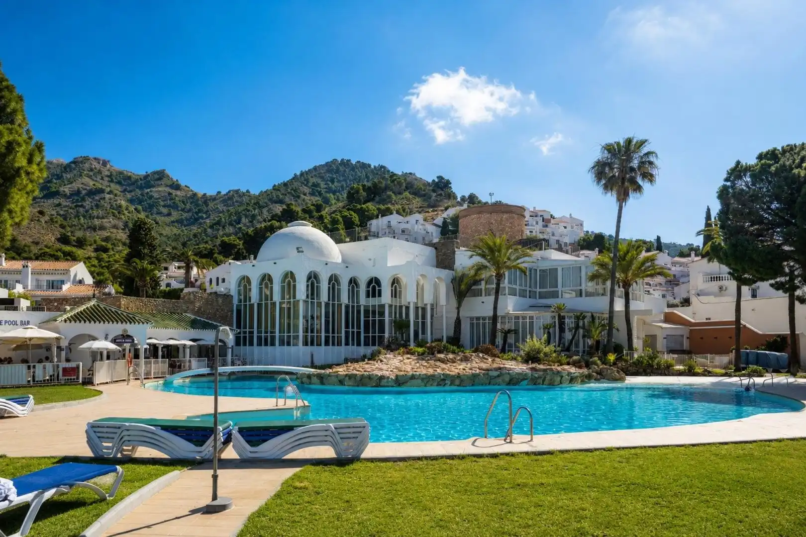 Piscina de Apartamento en venta en Nerja con Aire acondicionado, Calefacción y Terraza