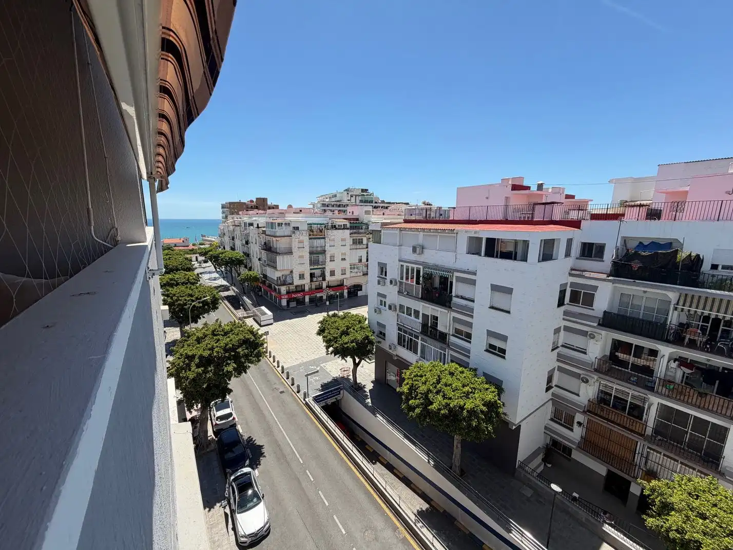 Vista exterior de Pis en venda en Torremolinos amb Aire condicionat, Terrassa i Piscina comunitària