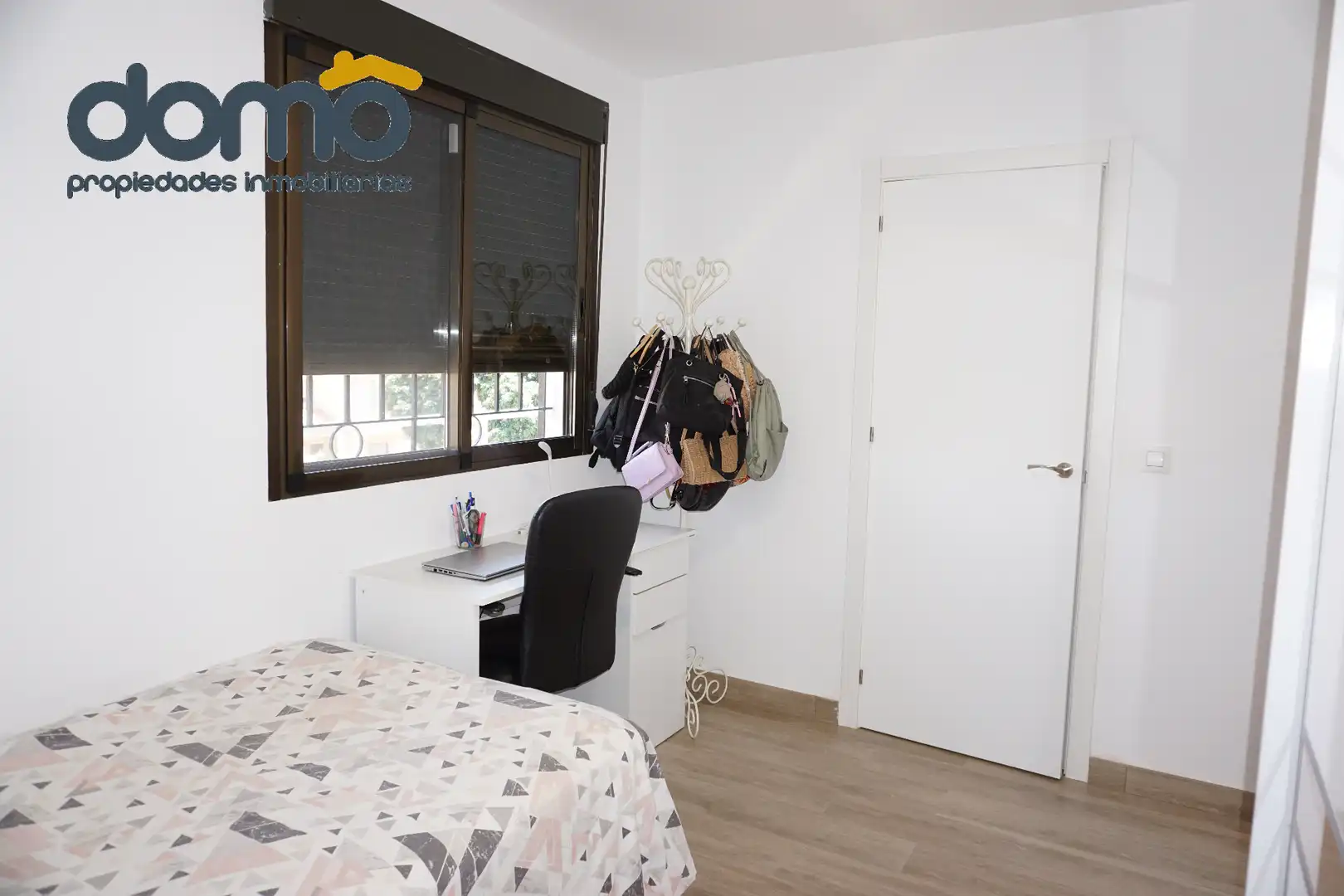 Habitación de Piso en venta en Almería con Aire acondicionado, Terraza y Piscina comunitaria
