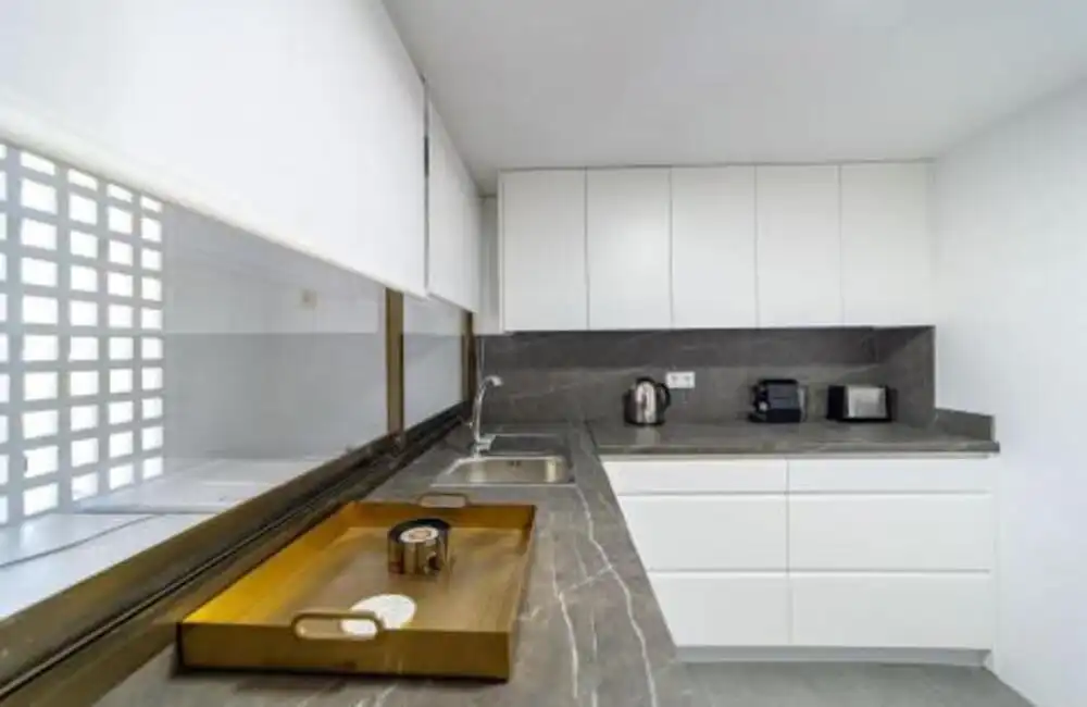 Cuina de Apartament de lloguer en Marbella amb Aire condicionat, Terrassa i Piscina