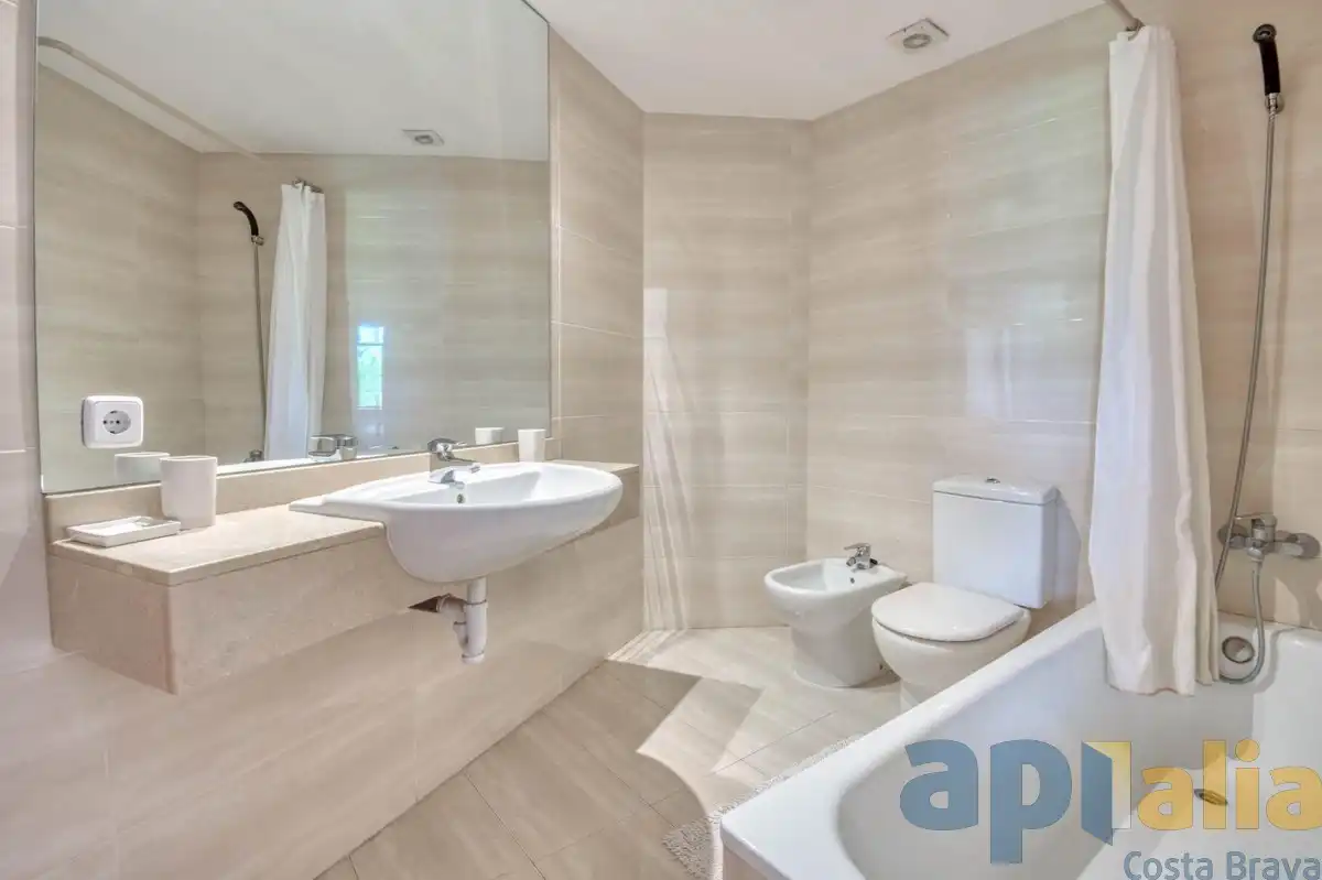 Bathroom of Attic for sale in Sant Feliu de Guíxols  with Terrace and Community pool