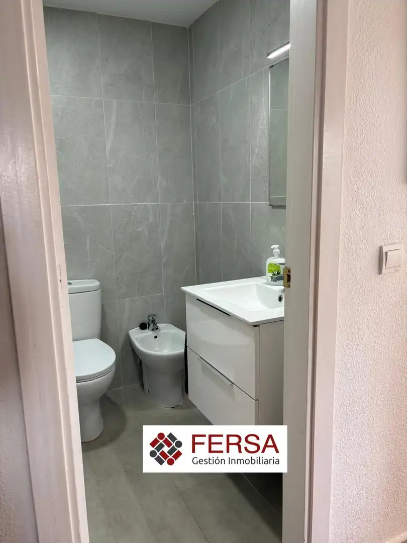 Bathroom of Flat for rent in El Puerto de Santa María  with Air Conditioner, Private garden and Furnished