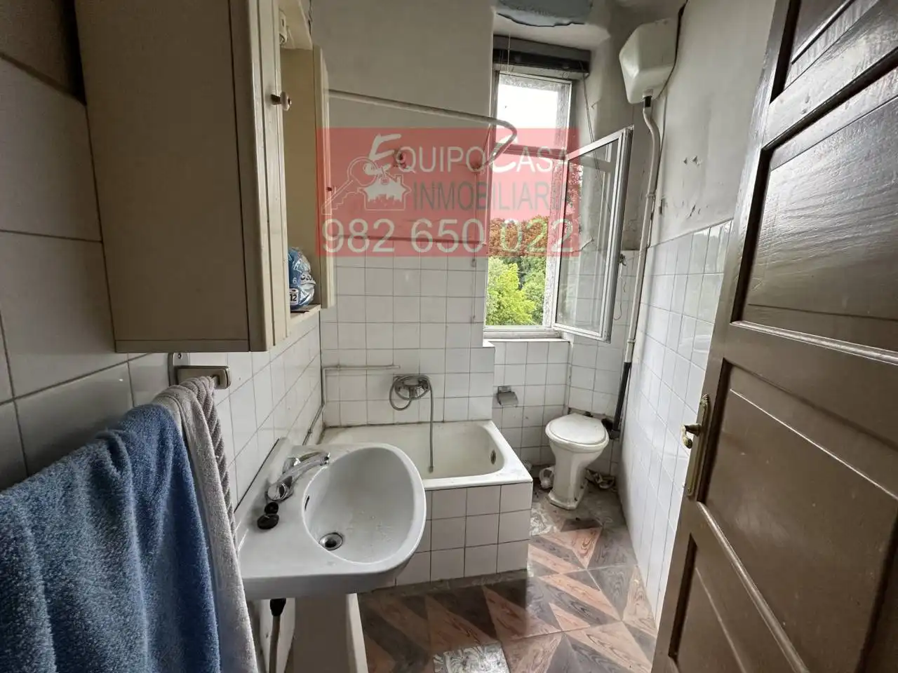 Baño de Casa adosada en venta en Lugo con Jardín privado, Terraza y Alarma