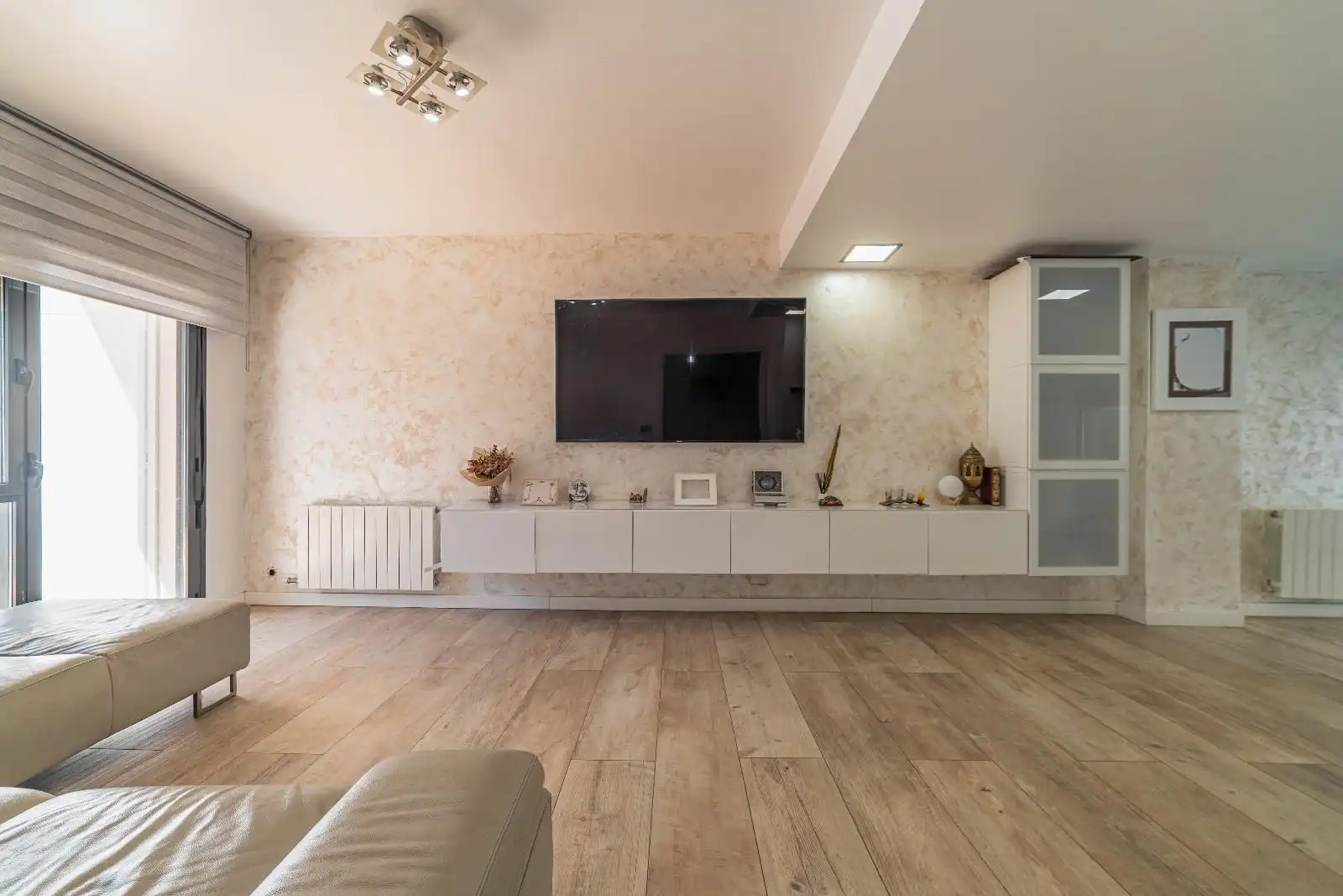 Wohnzimmer von Einfamilien-Reihenhaus zum Verkauf in Canet de Mar mit Klimaanlage, Heizung und Privatgarten