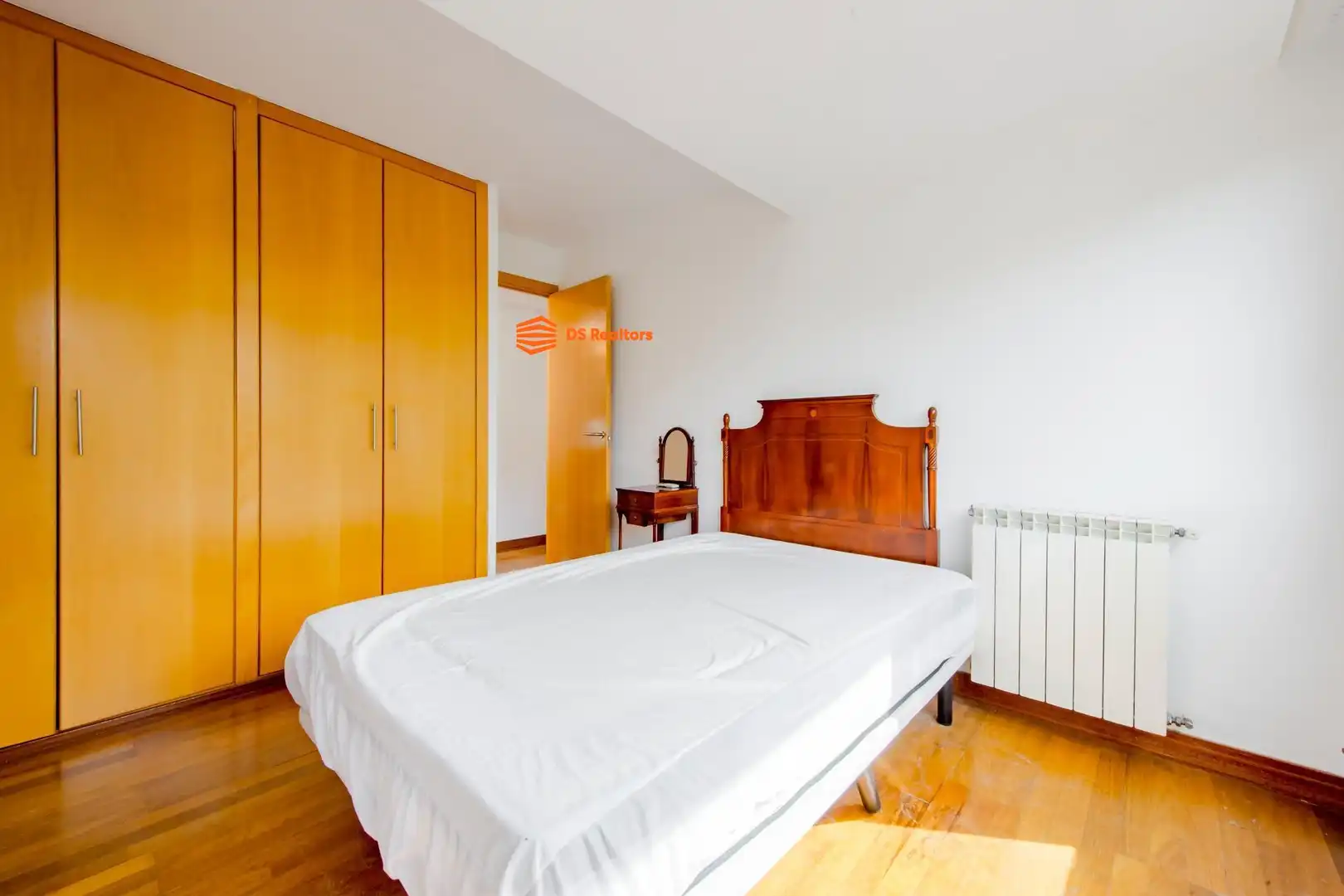 Dormitori de Casa adosada en venda en Madrid amb Aire condicionat, Calefacció i Terrassa