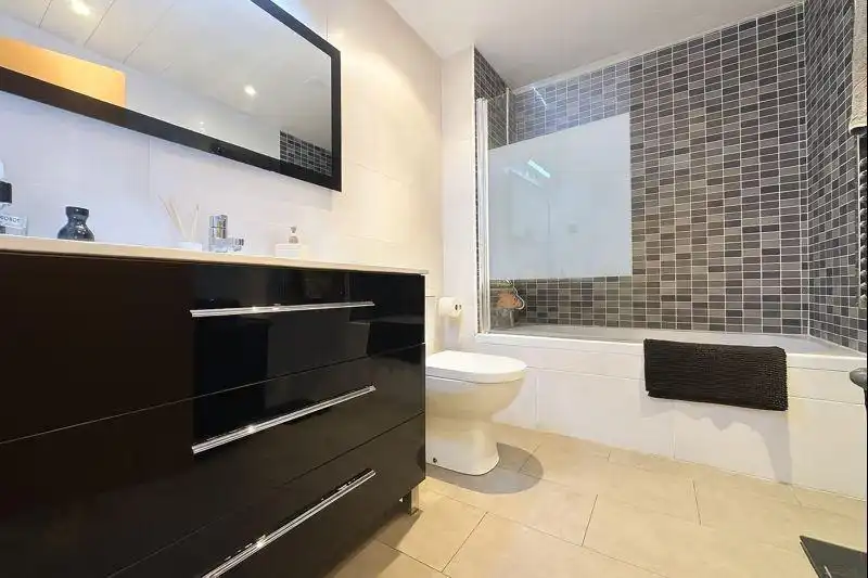 Bathroom of Flat for sale in Manresa  with Heating
