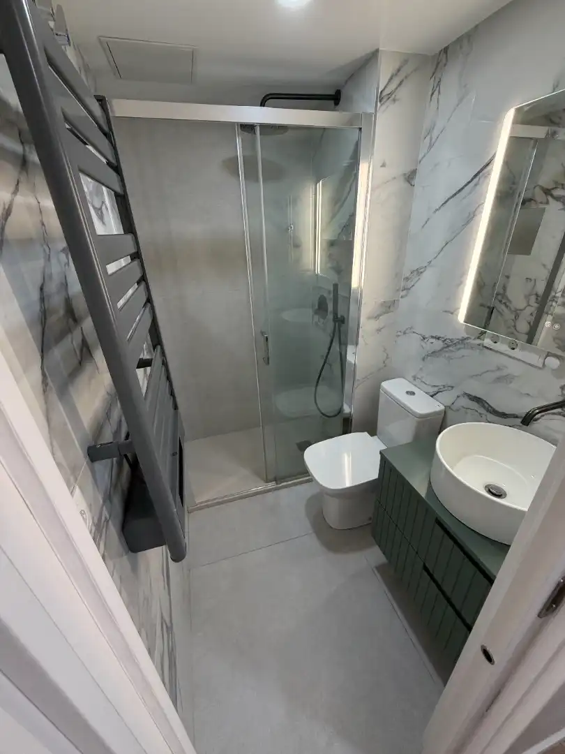Baño de Piso de alquiler en Valencia con Amueblado, Horno y Lavadora