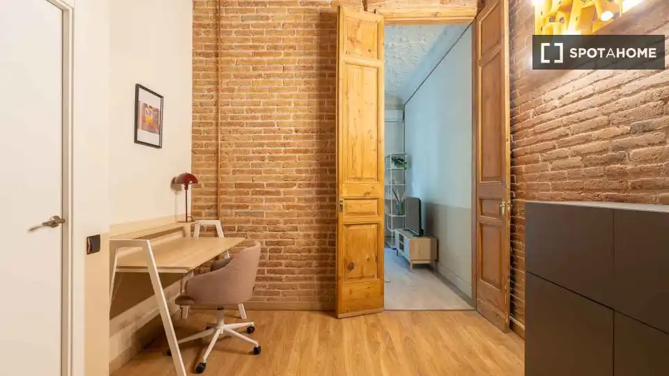 Flat for rent in Barcelona  with Air Conditioner, Heating and Furnished