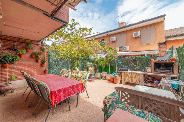 Casa adosada en Venta en Hispanoamérica - Comunidades