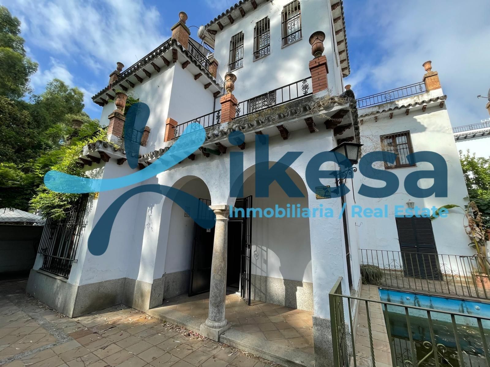 Vista exterior de Casa o xalet en venda en  Sevilla Capital amb Piscina