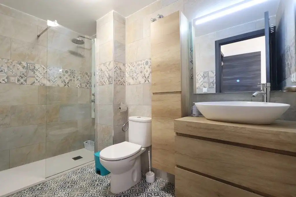 Bany de Apartament en venda en Torrevieja amb Terrassa i Piscina comunitària