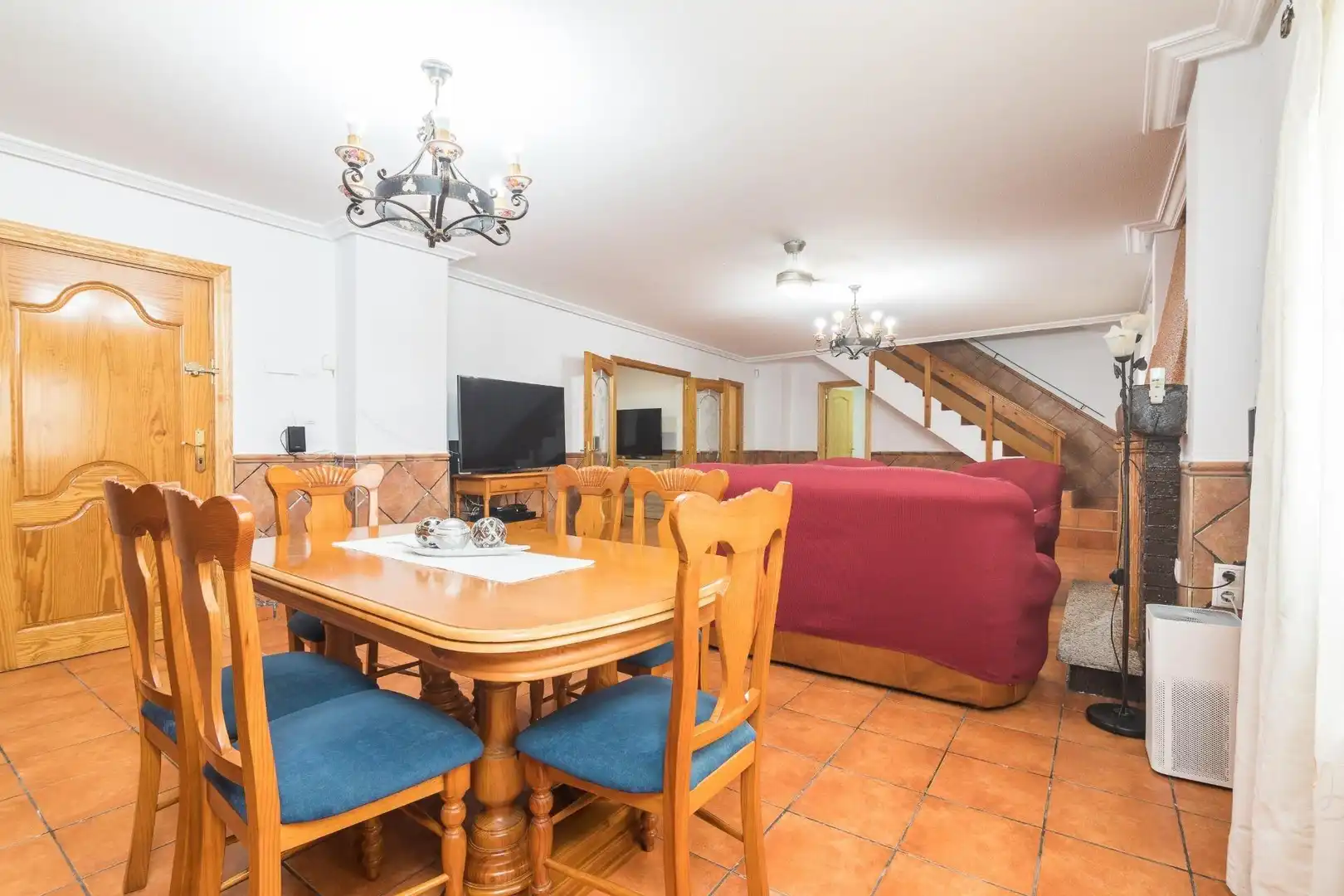 Haus oder Chalet zum Verkauf in Elche / Elx mit Klimaanlage, Privatgarten und Terrasse