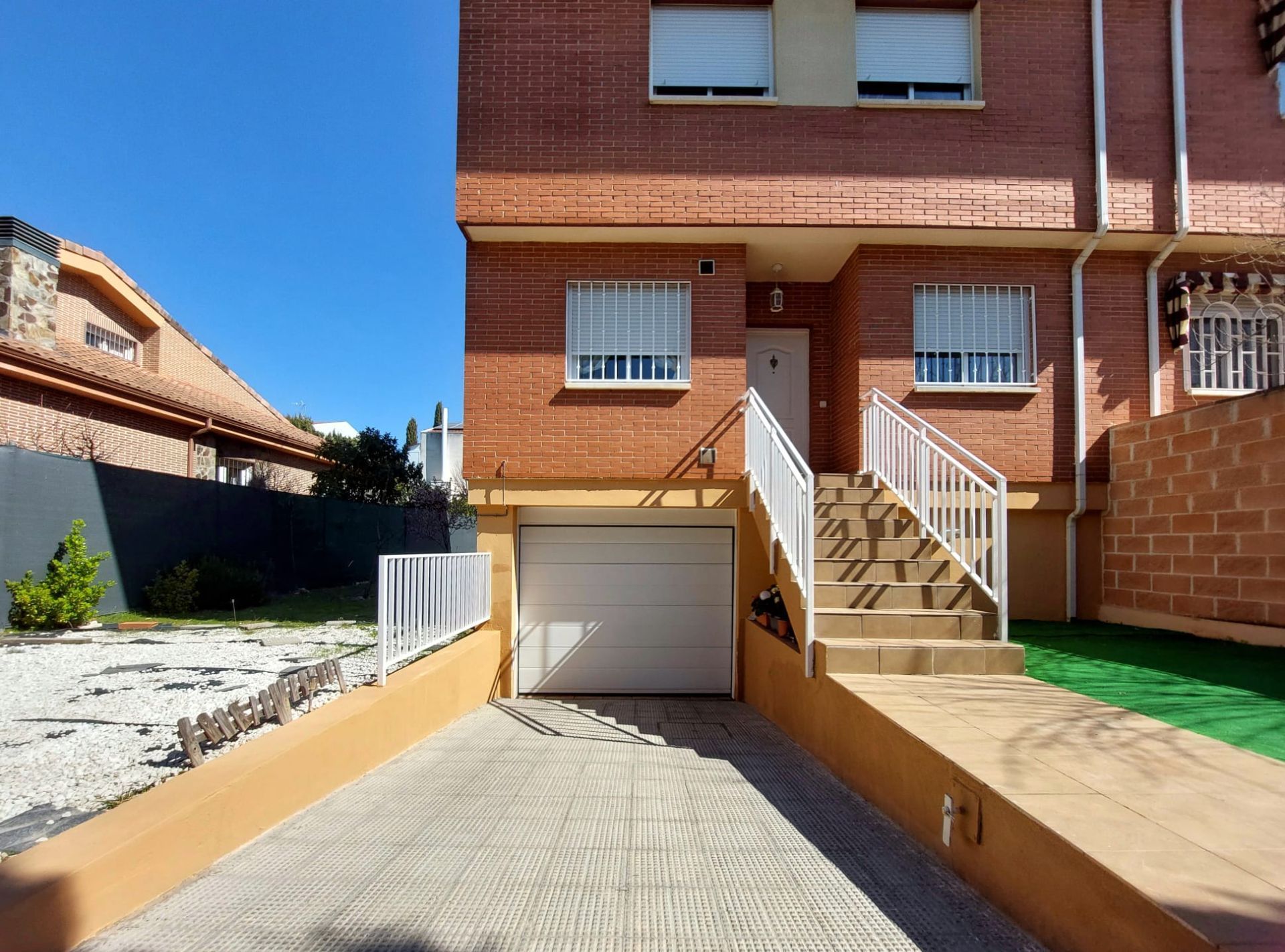 Exterior view of Single-family semi-detached for sale in Arganda del Rey  with Heating and Private garden