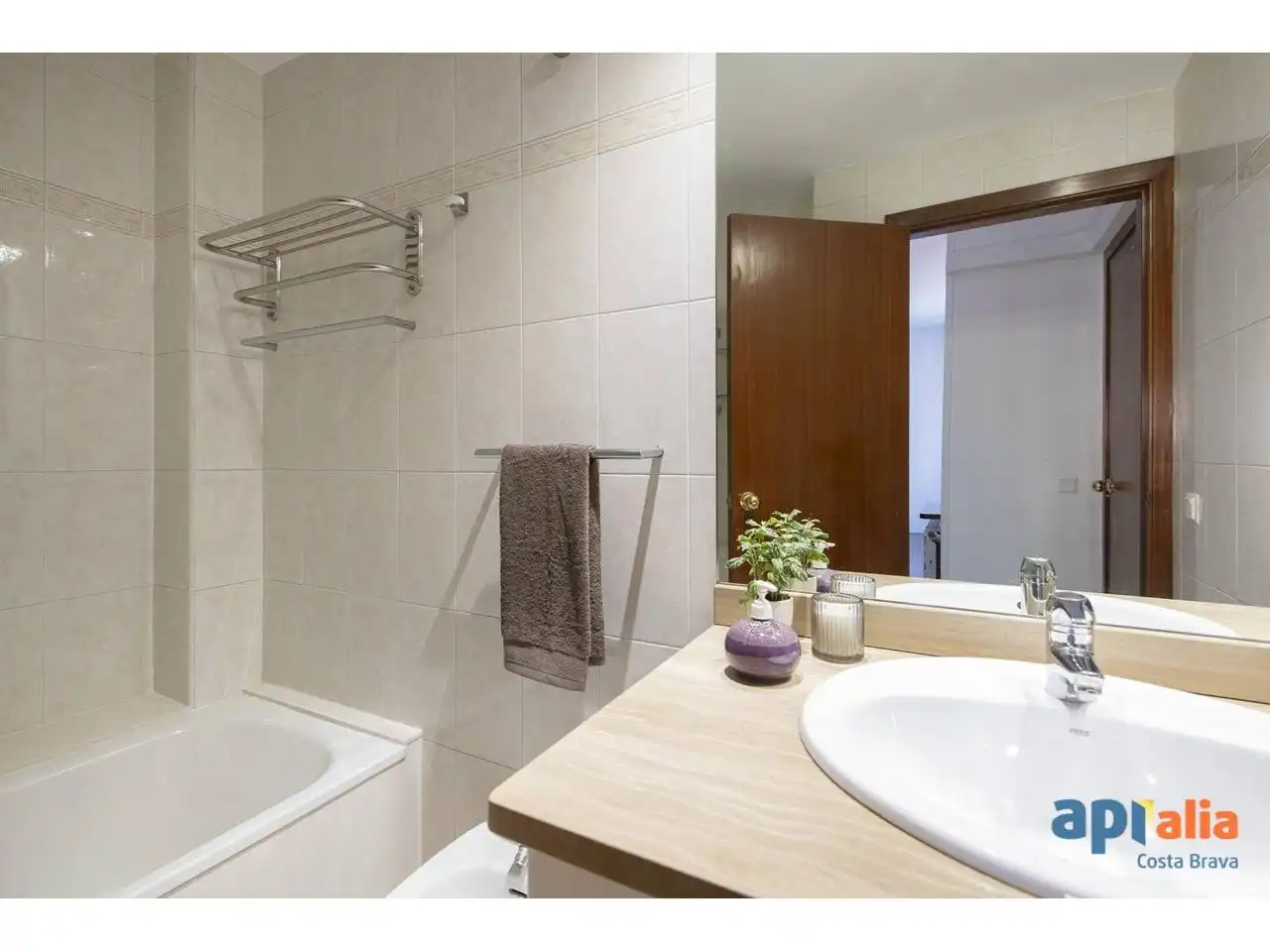 Bathroom of Apartments for sale in Girona  with Air Conditioner, Heating and Terrace