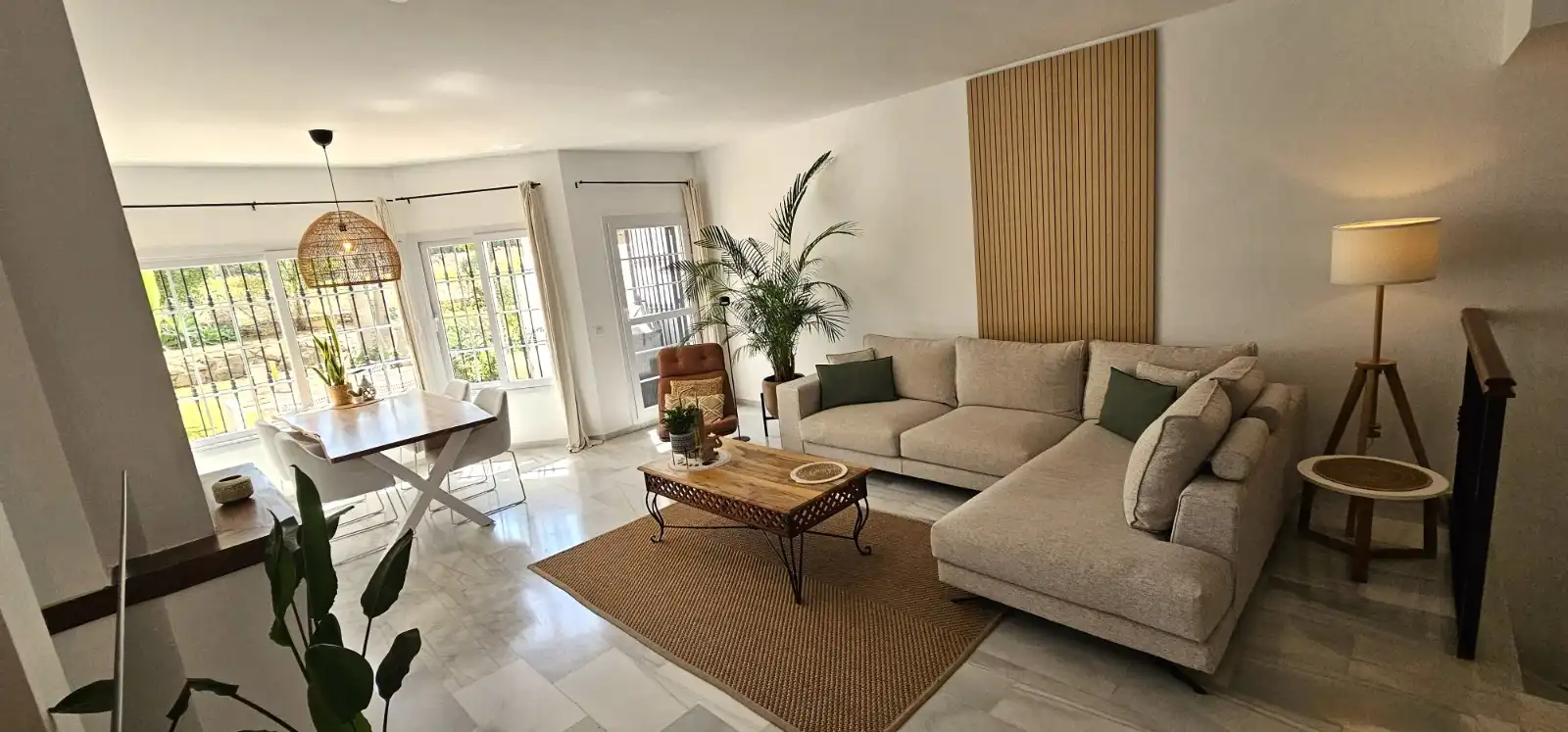 Sala de estar de Casa adosada de alquiler en Alhaurín de la Torre con Aire acondicionado, Jardín privado y Terraza