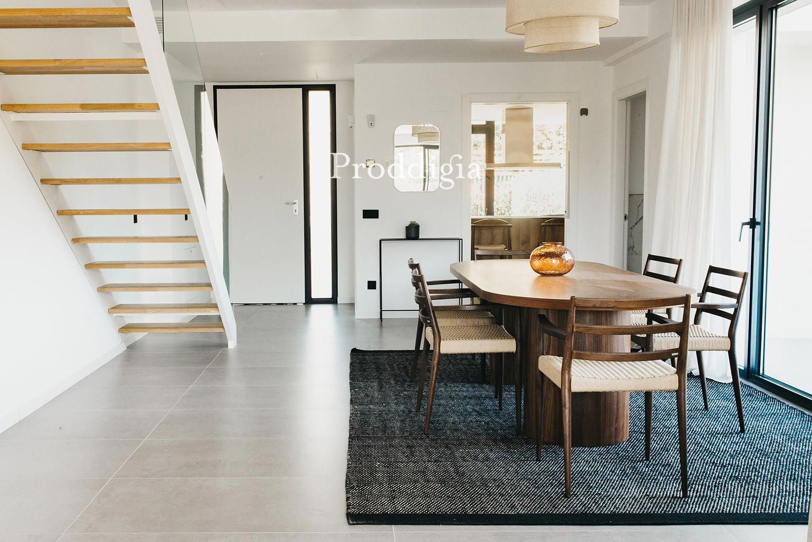 Menjador de Casa o xalet en venda en Cerdanyola del Vallès amb Aire condicionat, Calefacció i Jardí privat