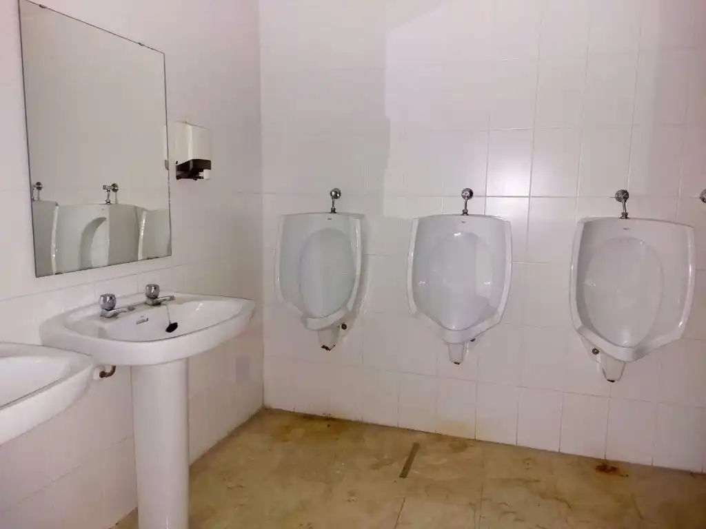 Badezimmer von Büro zur Miete in Badajoz
