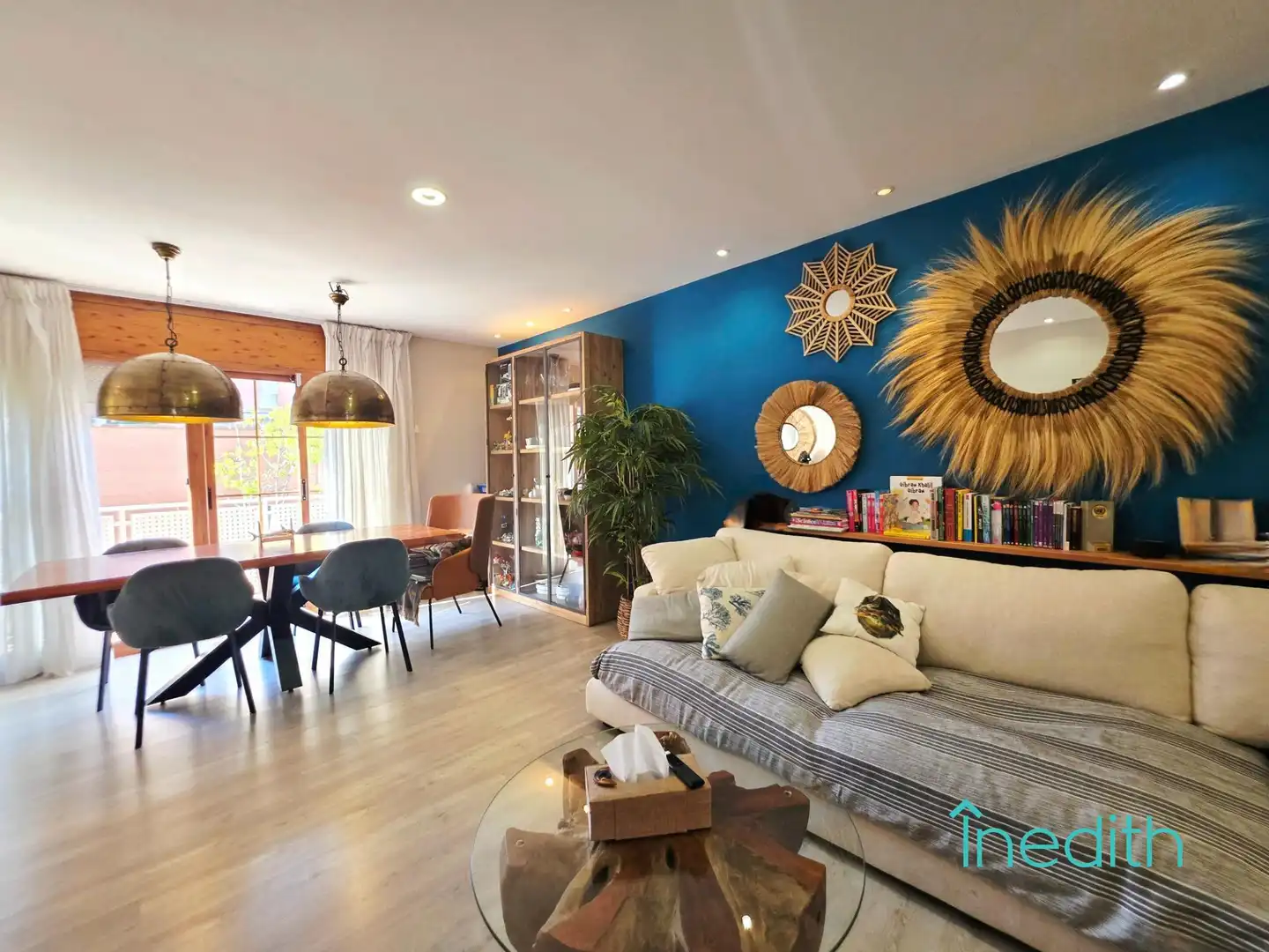 Sala de estar de Casa adosada en venta en Castelldefels con Aire acondicionado, Calefacción y Jardín privado