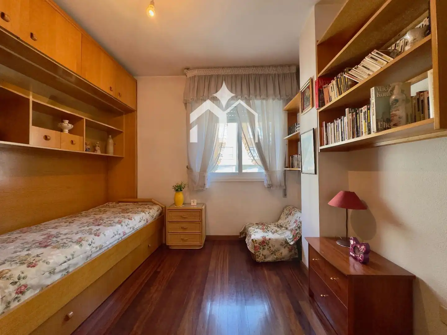 Dormitori de Pis en venda en Cangas  amb Calefacció, Parquet i Terrassa