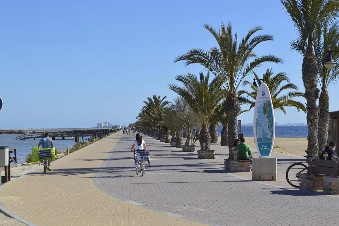 Vista exterior de Casa o chalet en venta en San Pedro del Pinatar con Terraza y Piscina comunitaria