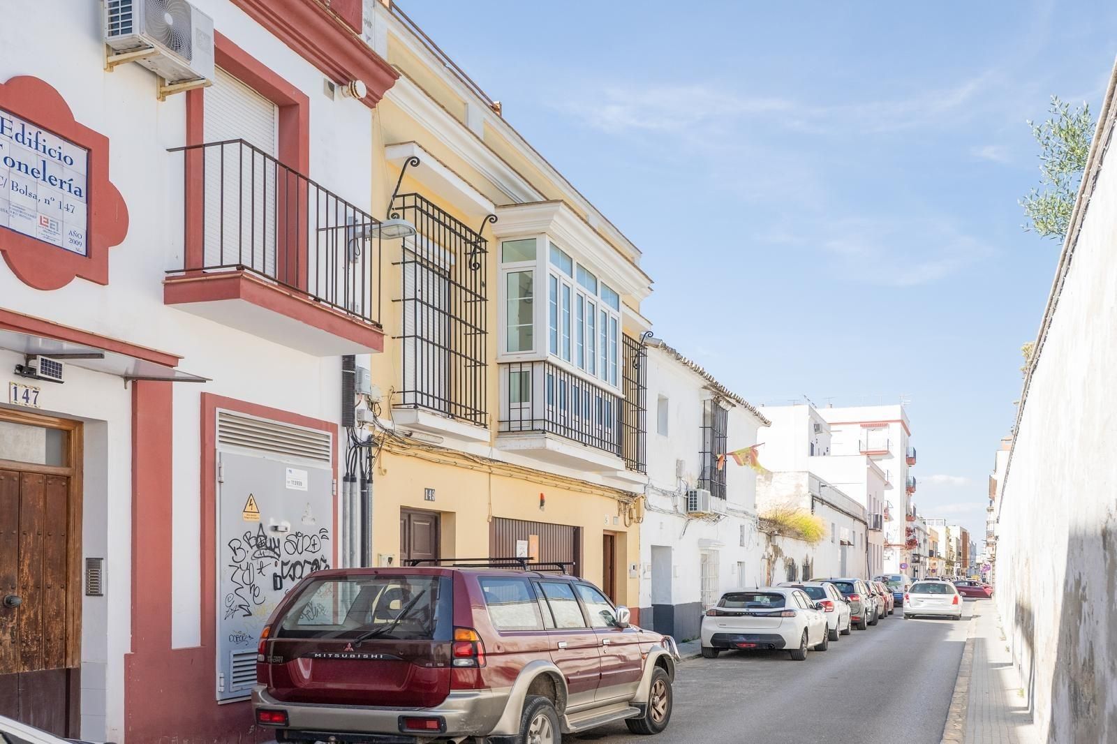 Vista exterior de Casa adosada en venda en Sanlúcar de Barrameda amb Aire condicionat, Calefacció i Terrassa