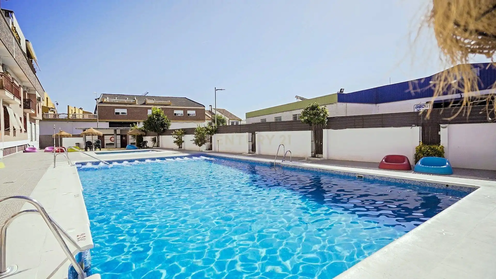 Piscina de Apartament en venda en Churriana de la Vega amb Jardí privat i Piscina comunitària