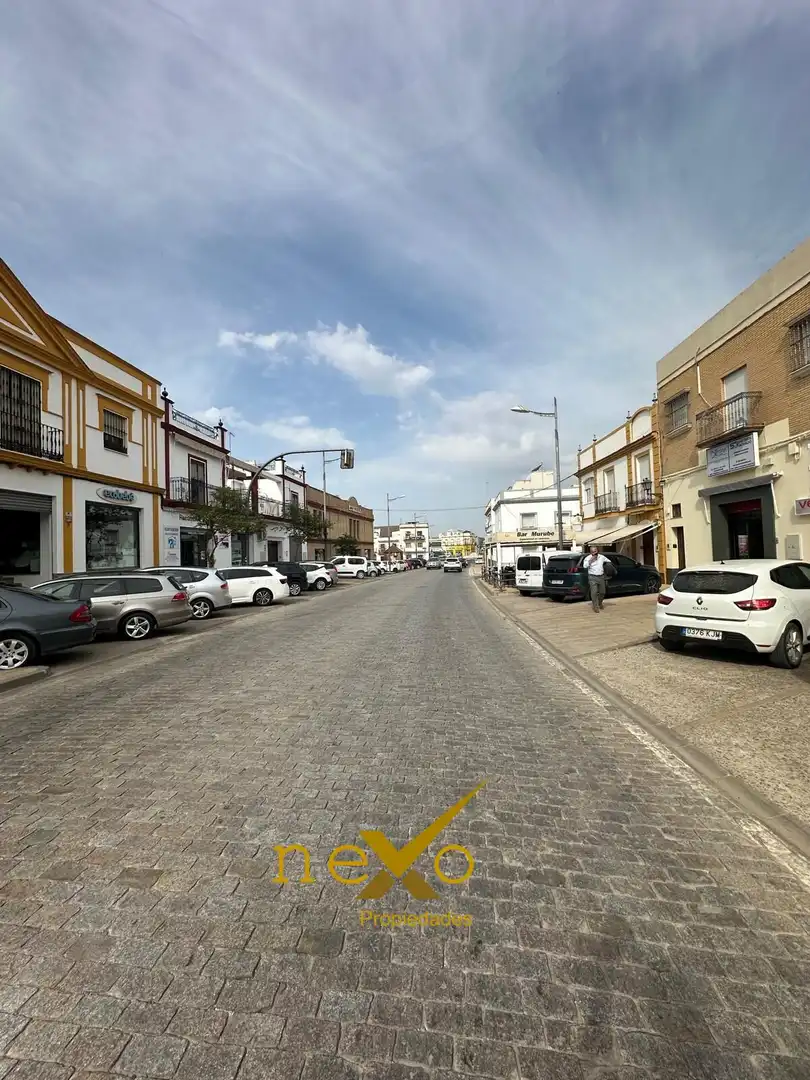 Gewerbefläche zum Verkauf in Lora del Río, imagen 2