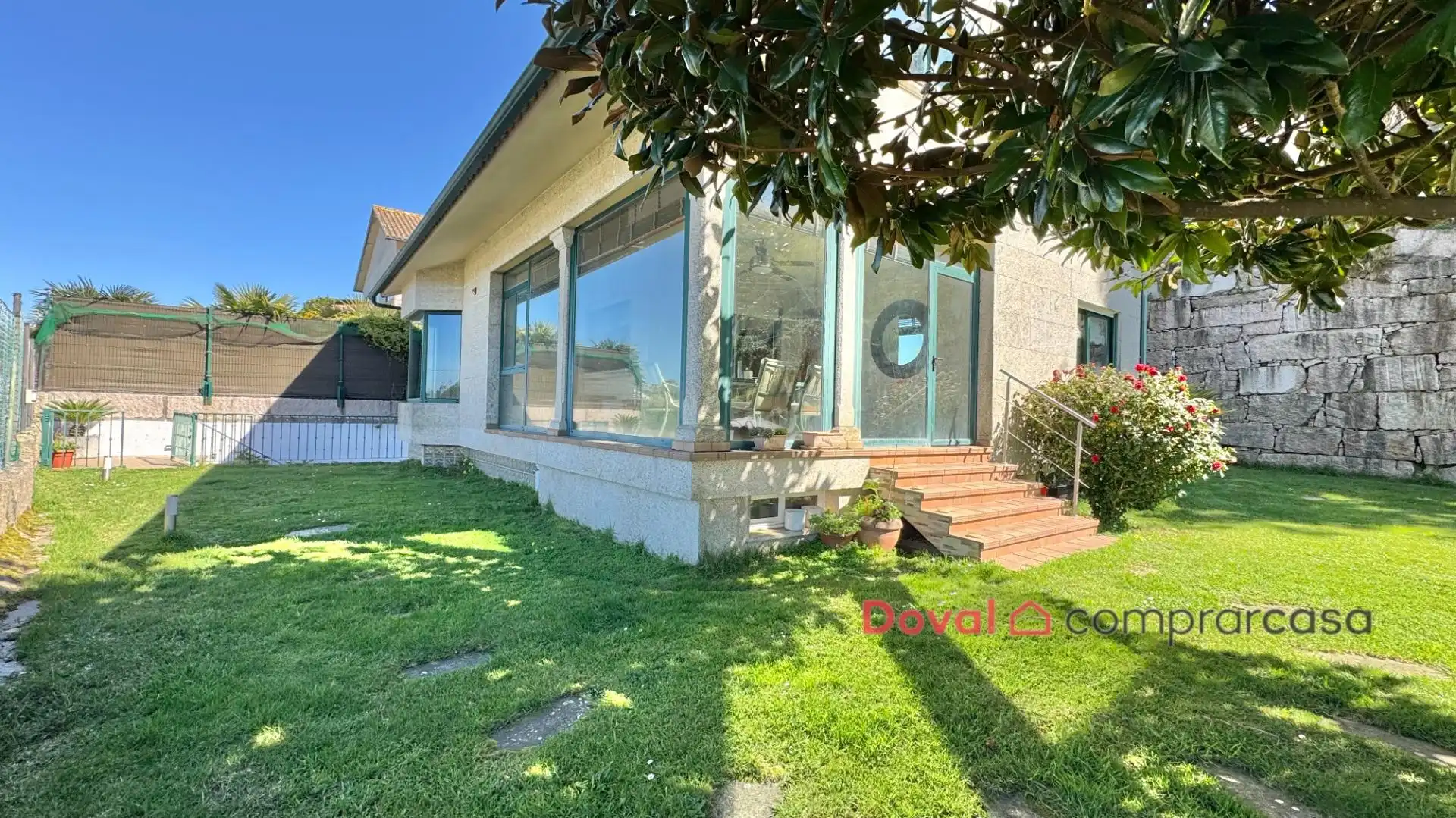 Vista exterior de Casa o xalet en venda en Vigo  amb Aire condicionat, Calefacció i Jardí privat