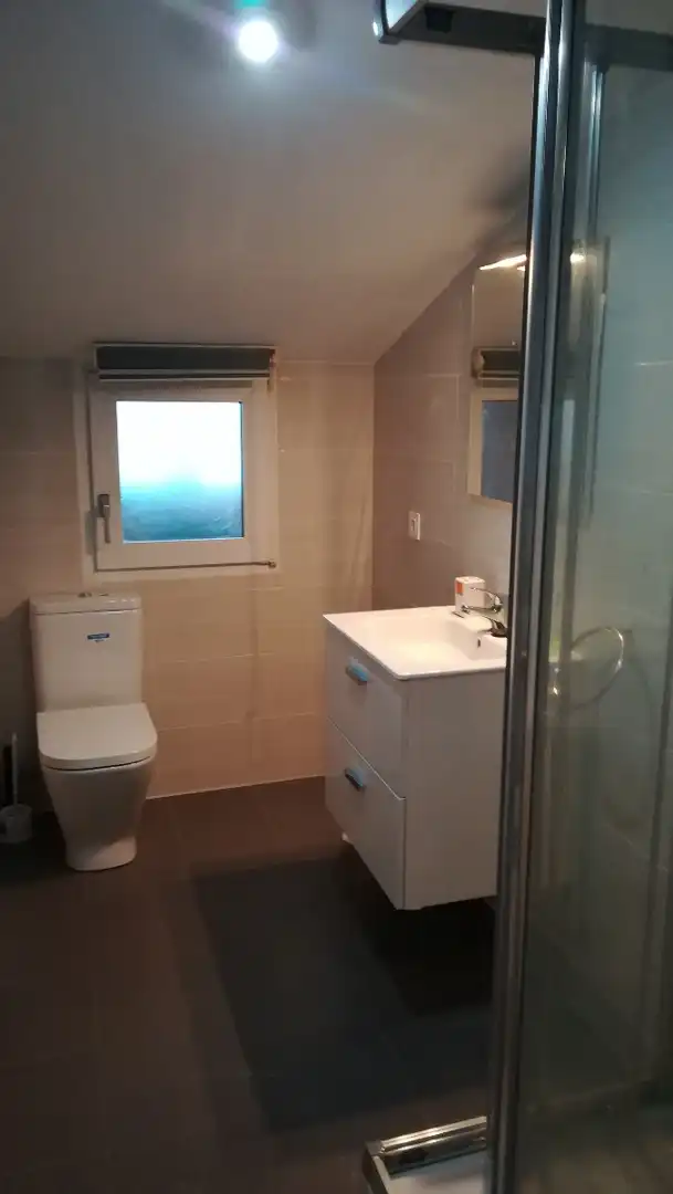 Badezimmer von Maisonette zur Miete in Santiago de Compostela  mit Heizung und Möbliert