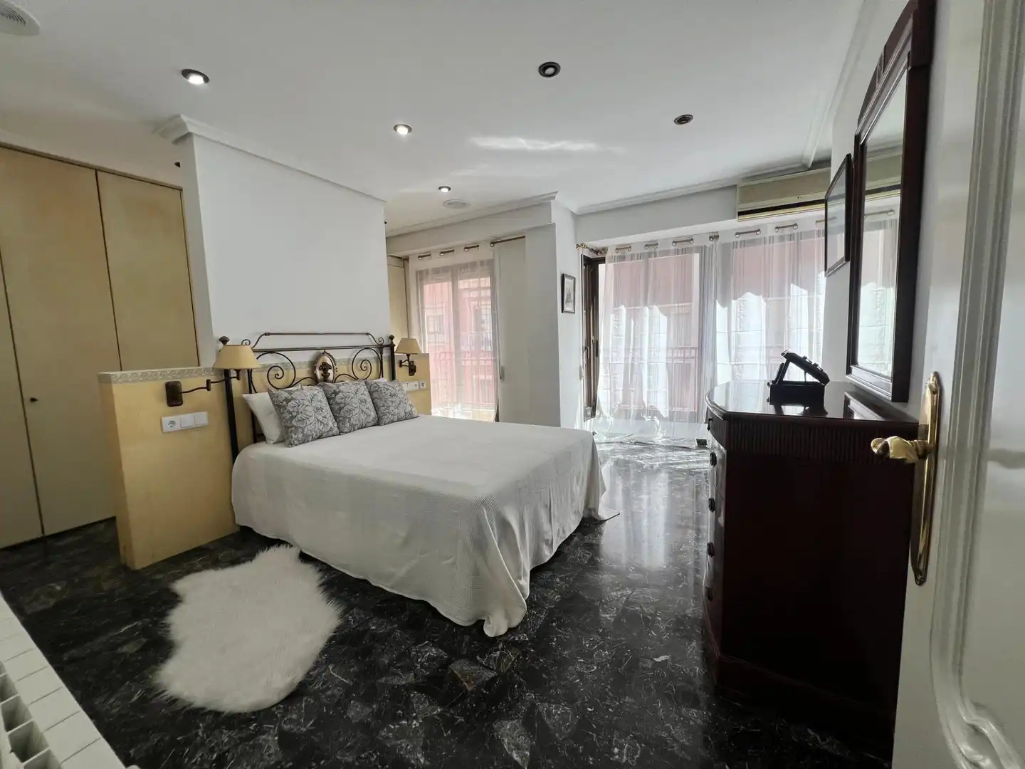 Habitación de Piso de alquiler en Elche / Elx con Aire acondicionado y Amueblado