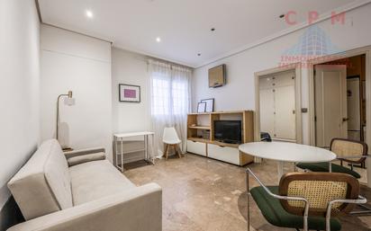 Living room of Flat to rent in  Madrid Capital  with Air Conditioner, Heating and Parquet flooring