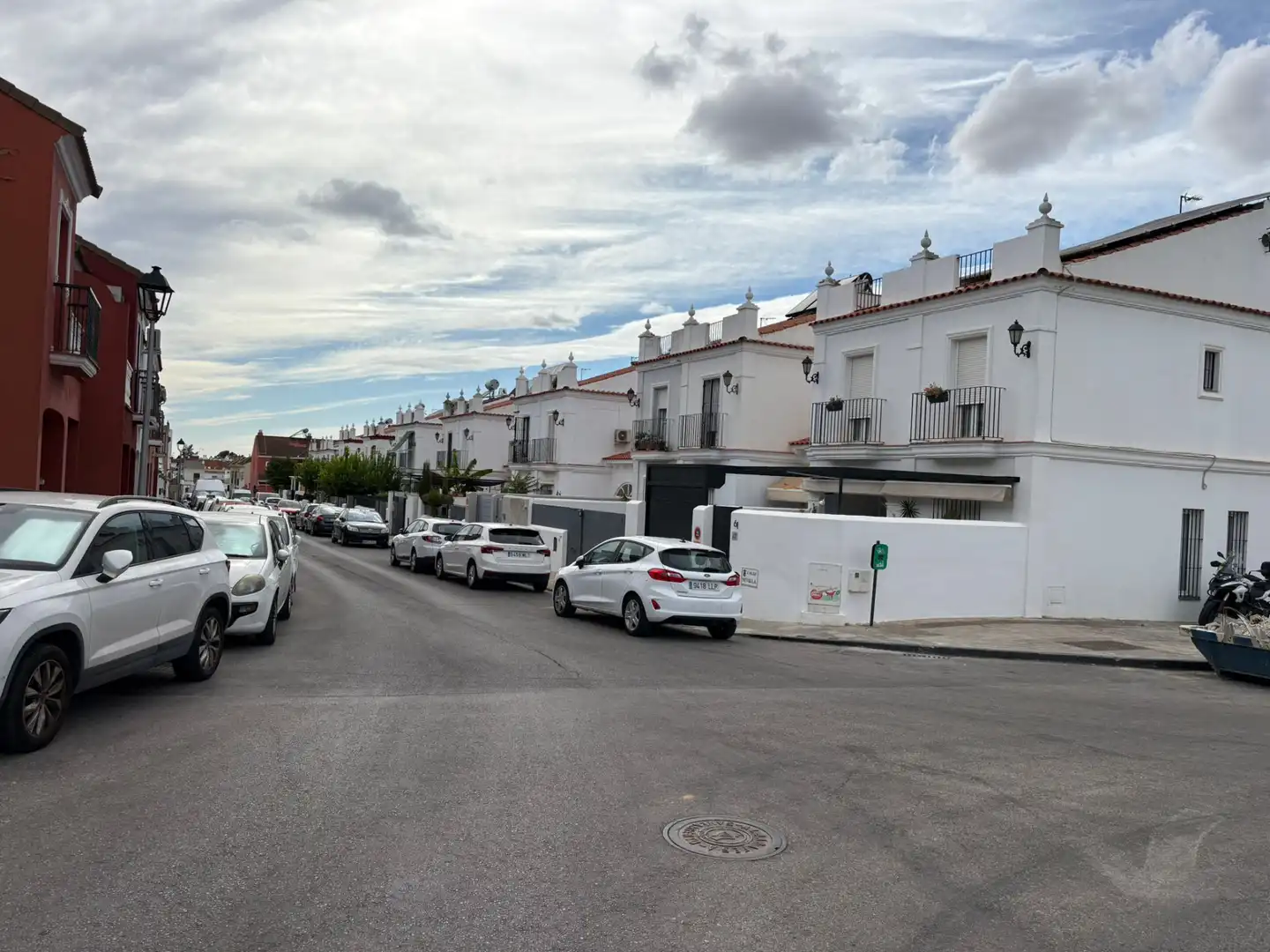 Exterior view of Houses for sale in Gines  with Air Conditioner, Private garden and Terrace