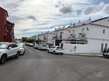 Casa amb jardí en venda a Calle Sevilla 12B