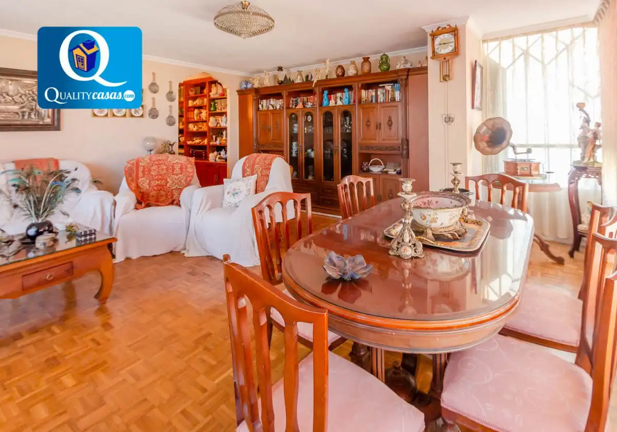 Menjador de Apartament en venda en Alicante / Alacant amb Aire condicionat, Calefacció i Terrassa