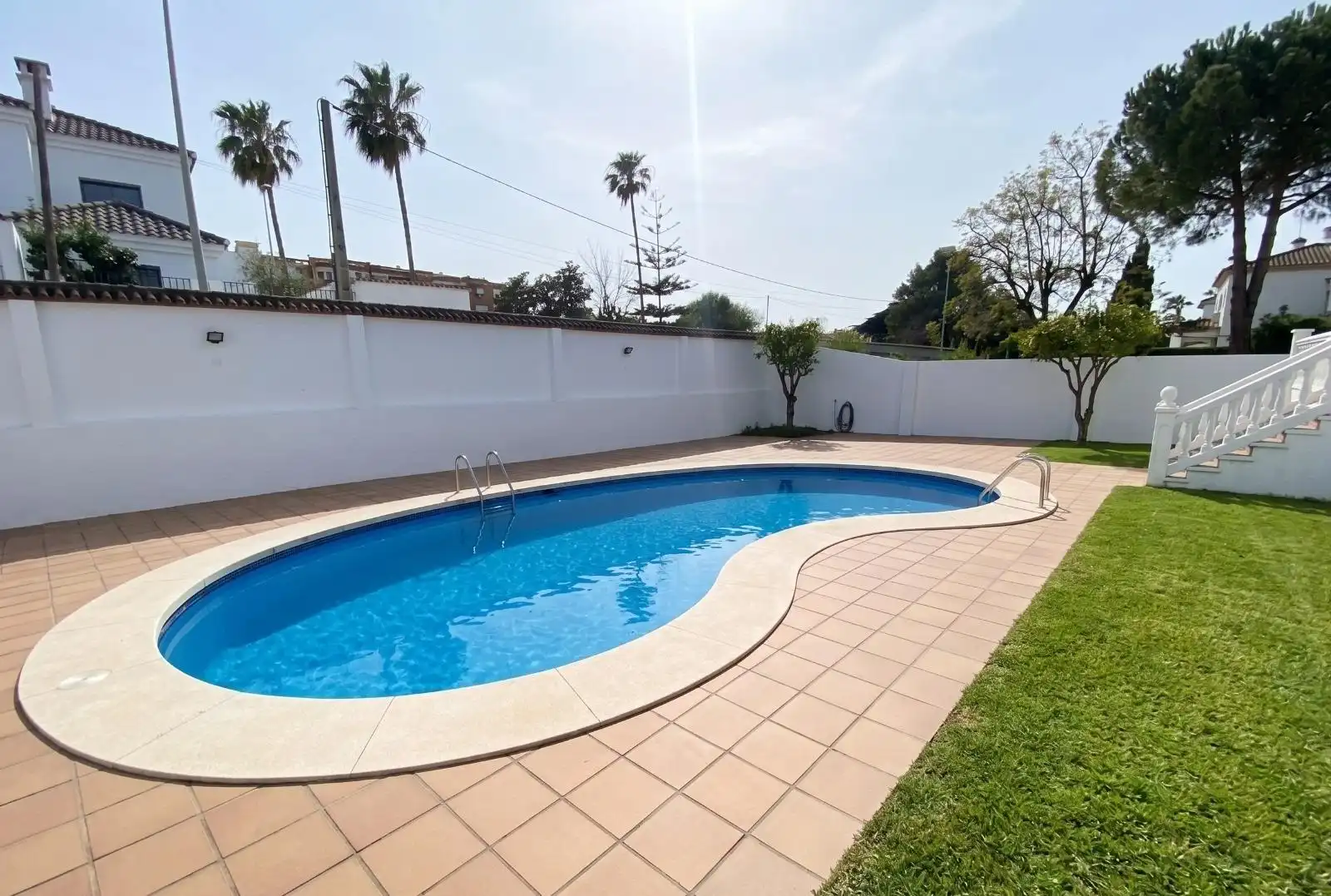 Swimming pool of Houses for sale in Algeciras