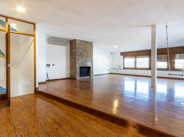 Attico con balcone in vendita a Carrer de la Font Nova