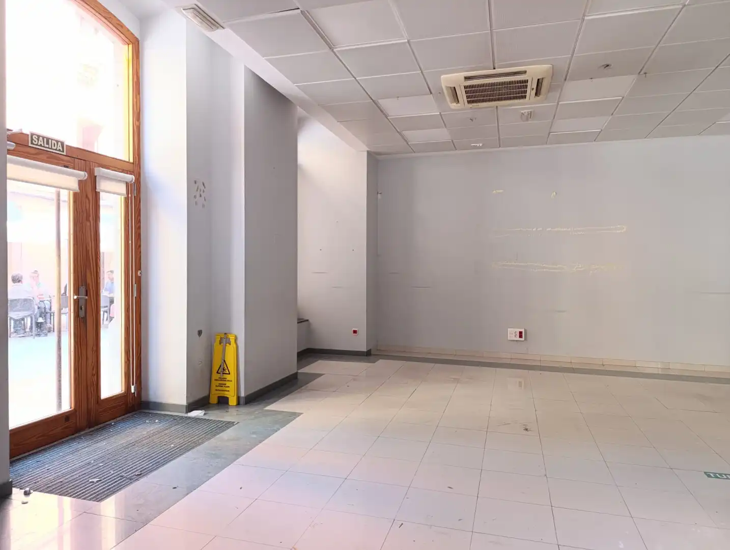 Commercial properties for rent in Oviedo   with Air Conditioner