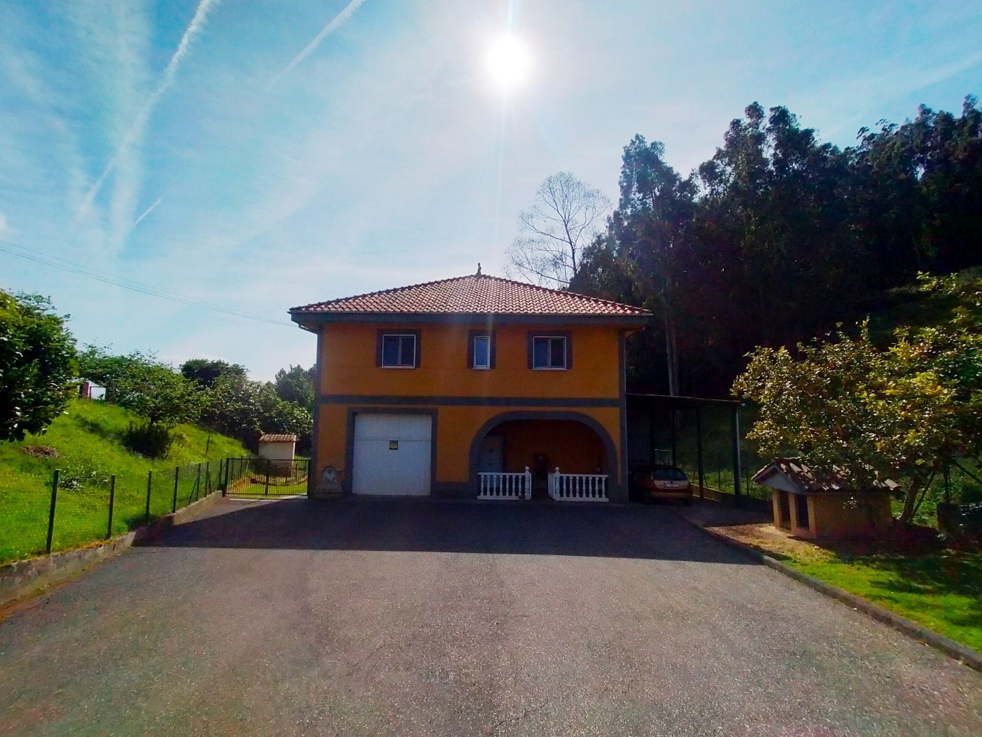 Vista exterior de Casa o xalet en venda en Soto del Barco amb Calefacció, Jardí privat i Terrassa