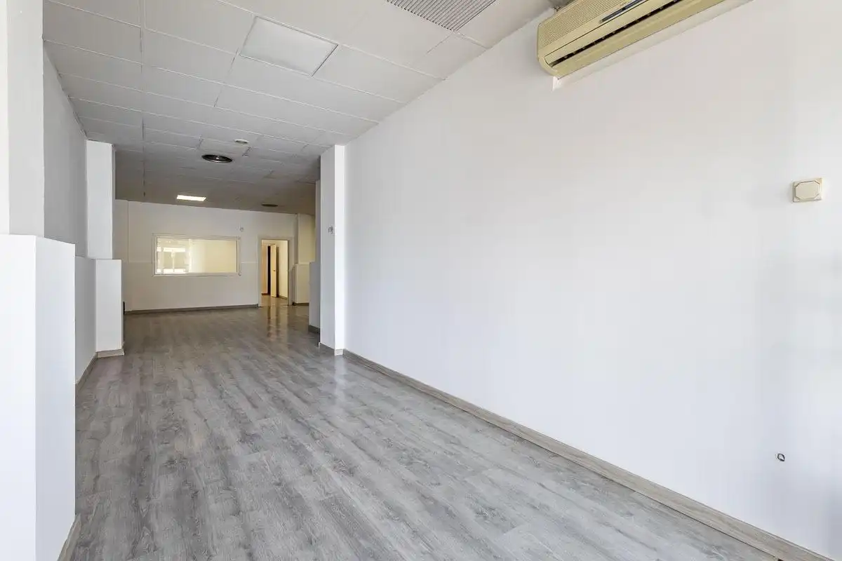 Local comercial en venda a DR.LOPEZ-CANTARERO BALLES 5, imagen 3