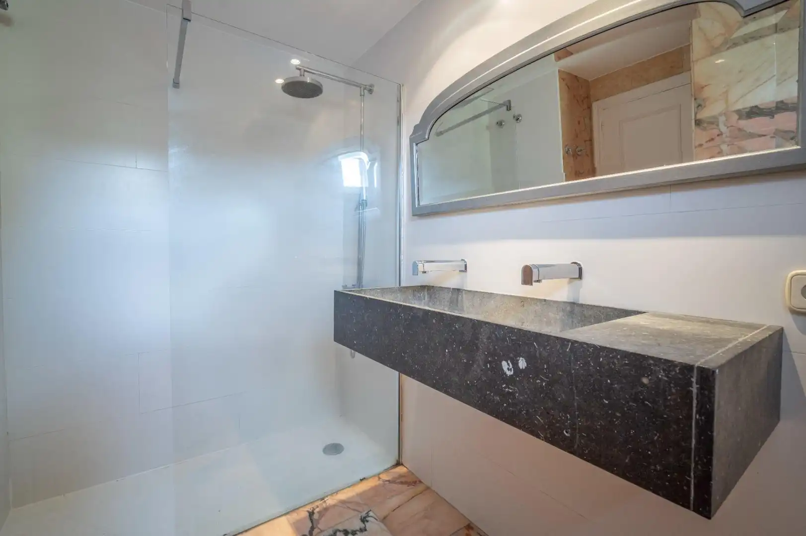 Baño de Casa adosada en venta en Granada con Aire acondicionado y Calefacción