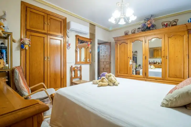 Bedroom of Houses for sale in Úbeda  with Air Conditioner, Terrace and Storage room