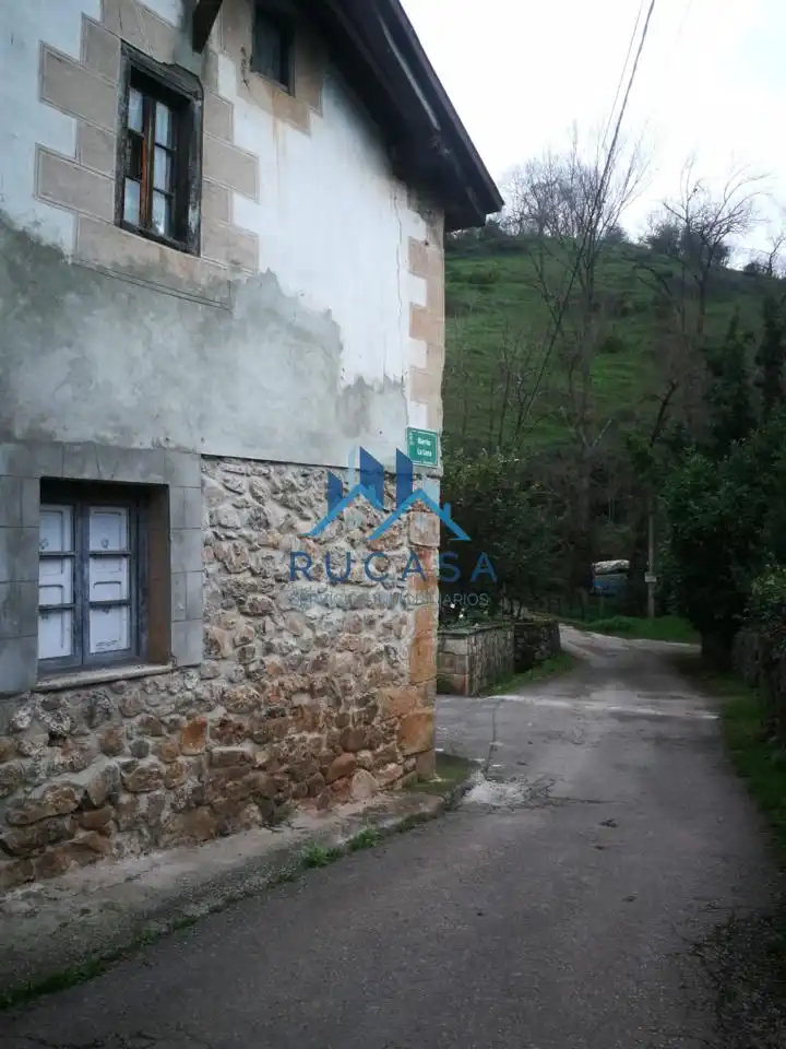 Casa adosada en venta en Barrio Villasuso, Cieza (Cantabria)