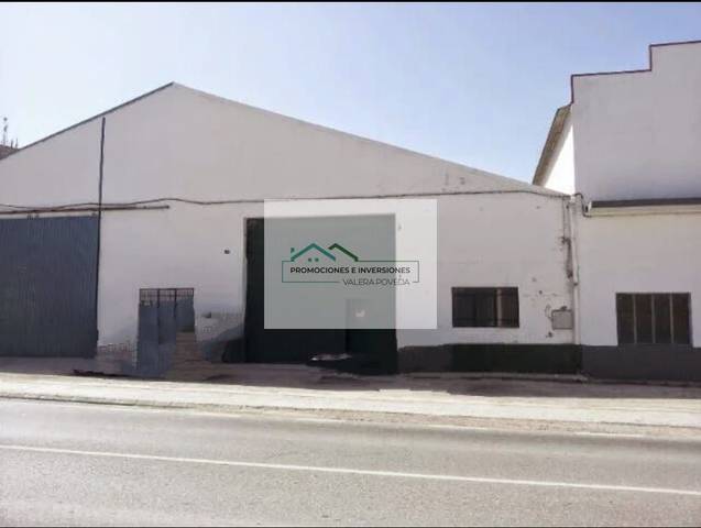Nave industrial en Venta en Avenida de la Constitución, 23 en Iniesta